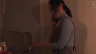 [中文字幕]JUQ-263 被住在隔壁的中年男性盯上的入住者，中年三明治性交 美咲佳奈